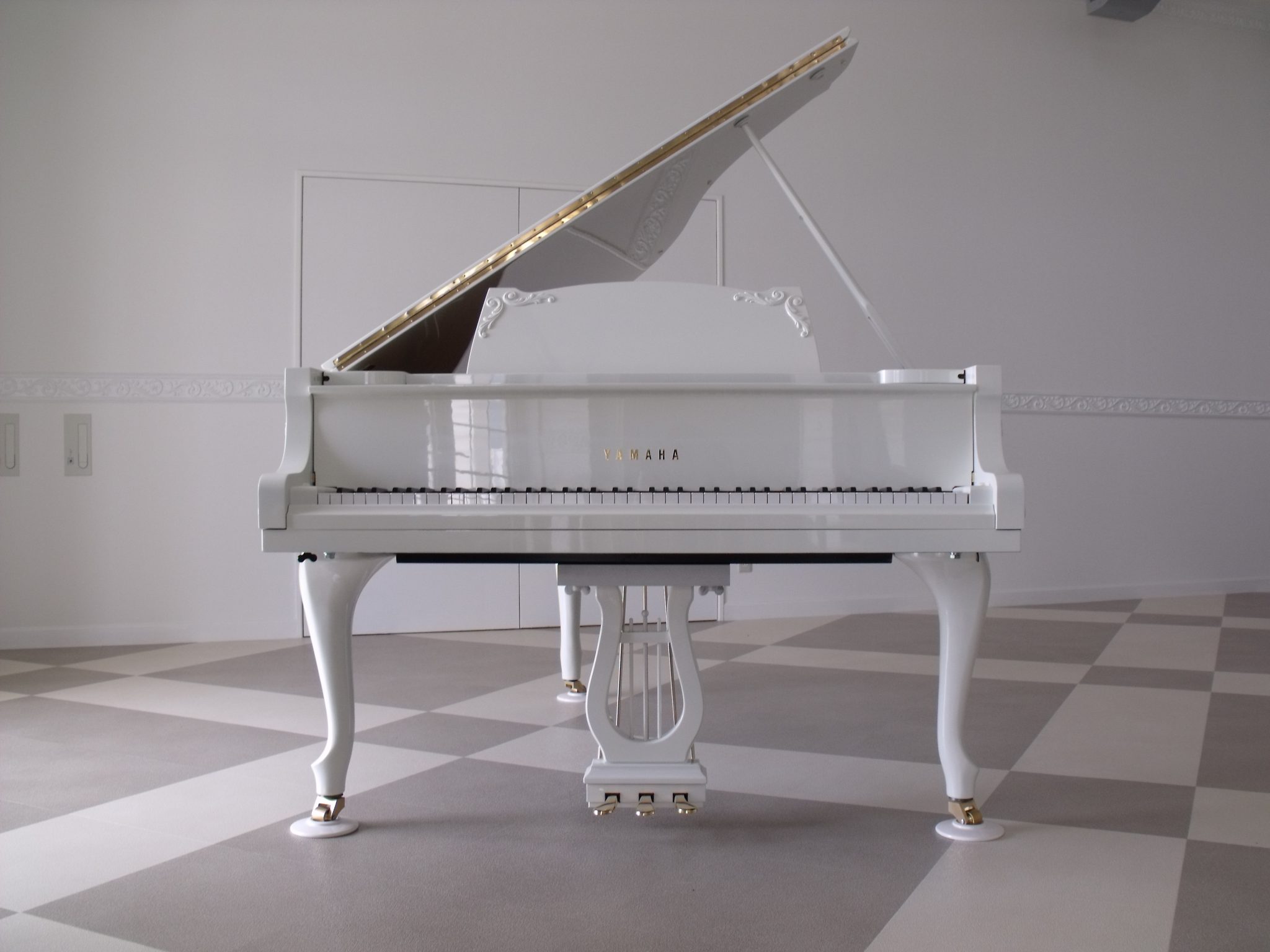 リノベーション 白いピアノを中心としたデザインピアノを販売しています 白いピアノ専門 オギノピアノ工房