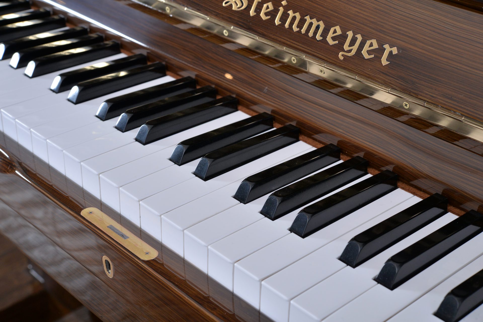 STEINMEYER | 白いピアノ専門 オギノピアノ工房